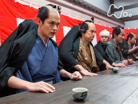 「殿(草刈正雄)が原田(笠原秀幸)に襲われひん死の重傷を負う。それを聞いた伴四郎(瀬戸康史)は、一人で密書を奪還しなければならなくなったことに恐れおののく。」的圖片搜尋結果